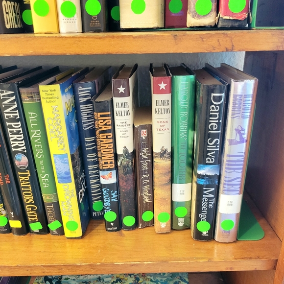 BOOKS Mystery Box 24 Pack for 125$ Rare, New & Vintage  (Read Descriptio… - Picture 5 of 16